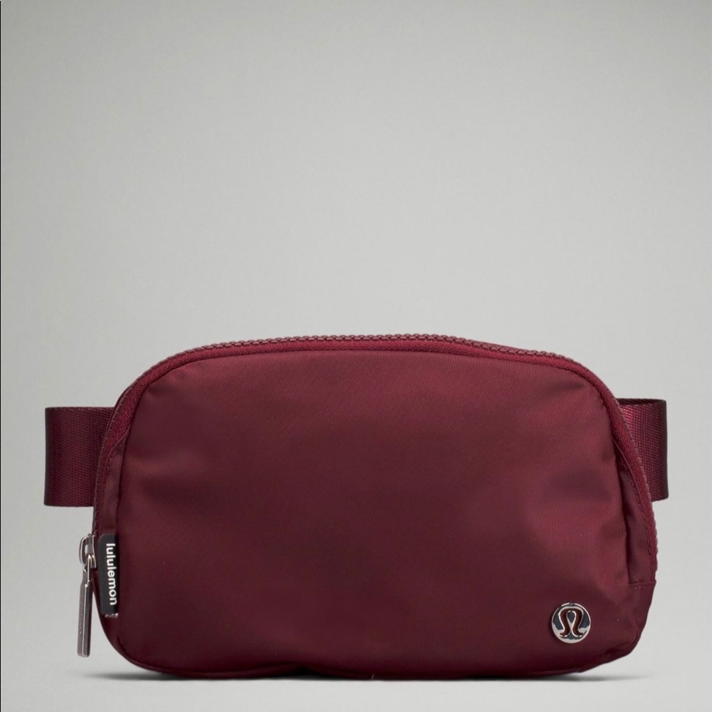 Lululemon Everywhere Belt Bag